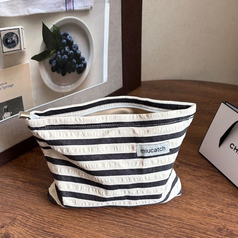 🌷Cute Instagram-style makeup bag