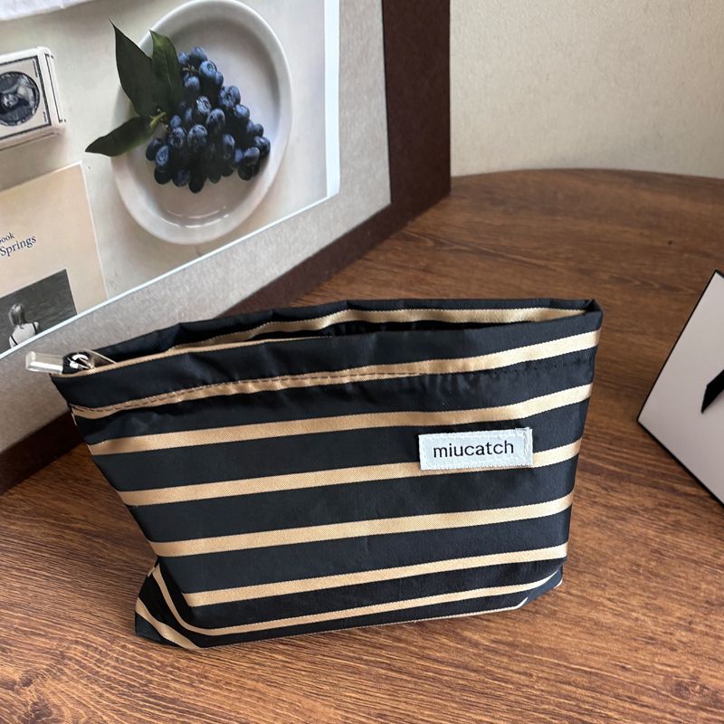 🌷Cute Instagram-style makeup bag