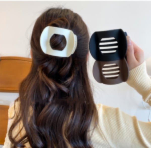 🎁💖Casual Versatile Solid Colour Lay Flat Hair Clip